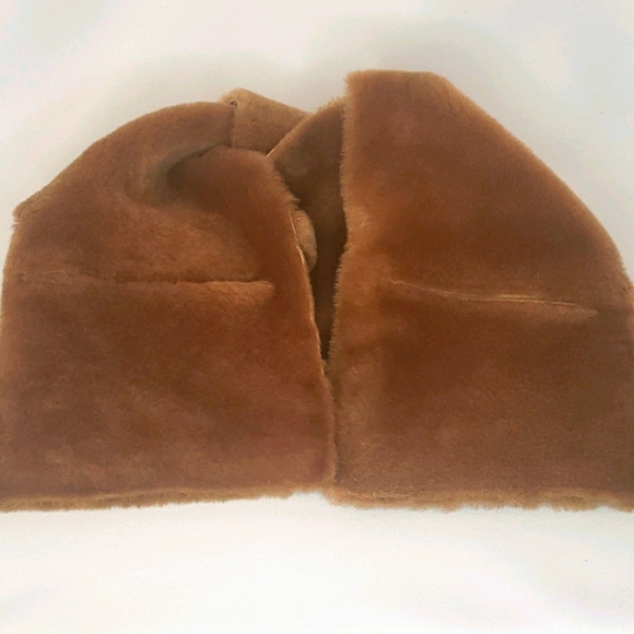 Autunno shearling scarf with pockets - Picture 4 of 7